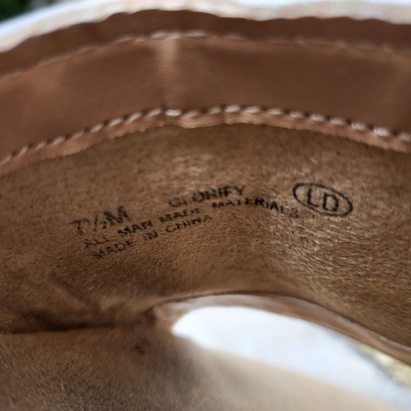 Espace white distressed mary jane heels size 7.5 - Picture 5 of 8